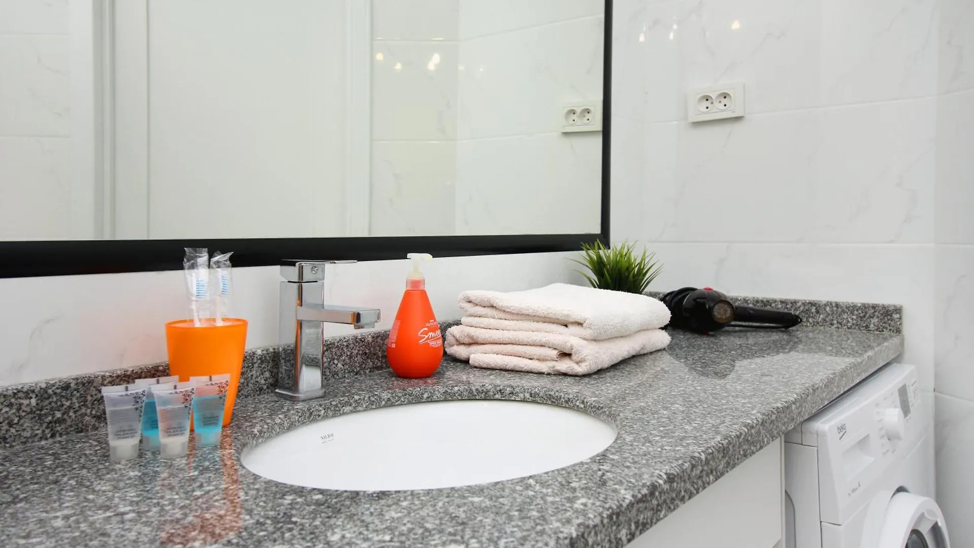 Apartment Двухкомнатные Апартаменты Жк Молодежный Almaty